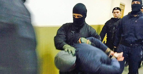 The defendant Anzor Gubashev is led to the court room. Moscow, March 8, 2015. Photo by the "Caucasian Knot" correspondent