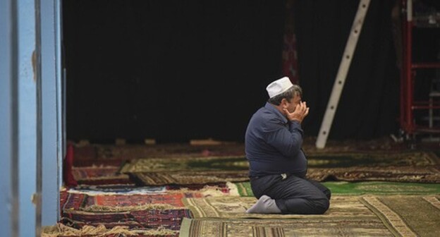 A Muslim praying. Photo courtesy of Elena Sineok / Yuga.ru A Muslim praying. Photo courtesy of Elena Sineok / Yuga.ru