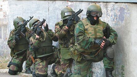 Law enforcers during the CTO. Photo by "Zvezda", a TV network run by the Russian Ministry of Defence https://tvzvezda-ru.turbopages.org/tvzvezda.ru/s/news/202191071-RKefI.html