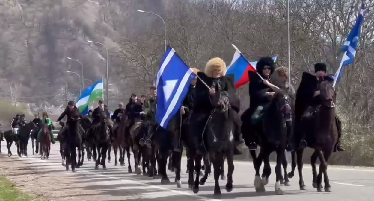 Riders held a horse ride. Screenshot of a video posted on the Telegram channel by the administration of the Chegemsky District on March 28, 2025, https://t.me/admcherek/10595
